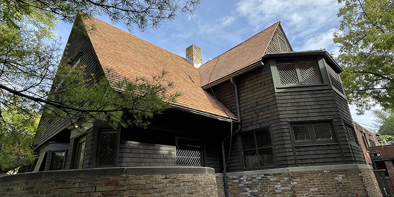 This side of the roof has been completed.